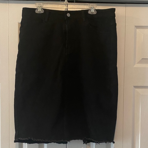 SHEIN Dresses & Skirts - Stretch Twill Skirt with Distressed Hem